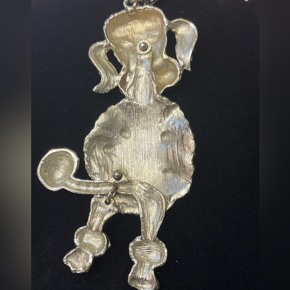 🐩 1950s Vintage Poodle Articulate Pendant Necklace Silver with Green Gem…​​ - Picture 3 of 11